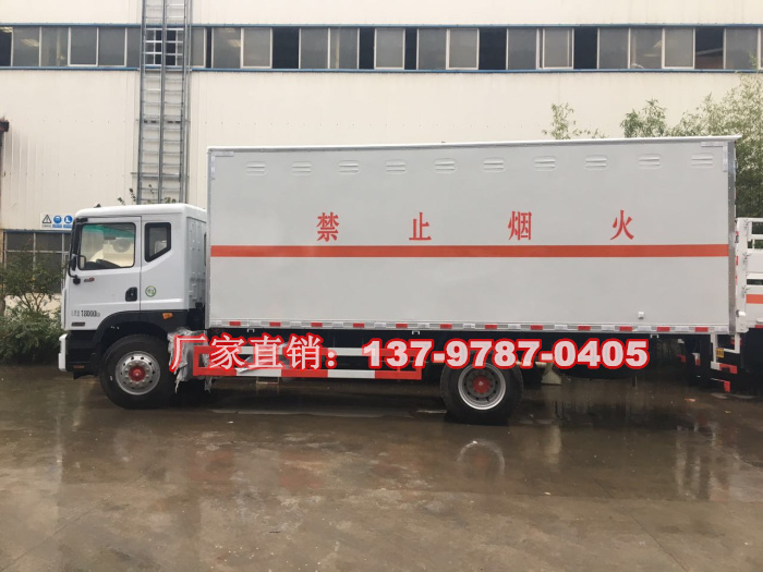東風(fēng)D9氣瓶廂式運輸車1.jpg