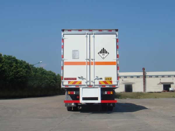 陜西咸陽柳汽乘龍7.6米危險廢物運輸車.jpg
