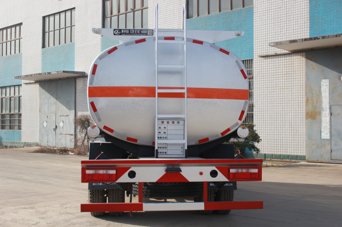 東風(fēng)D9油罐車2.jpg