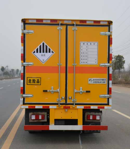 重汽王牌1.5噸小型9類危險(xiǎn)品運(yùn)輸車.jpg