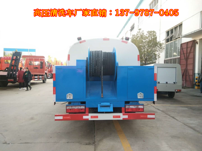 阜新邢總訂購的東風(fēng)多利卡4方高壓清洗車己安全送達1 (1).jpg