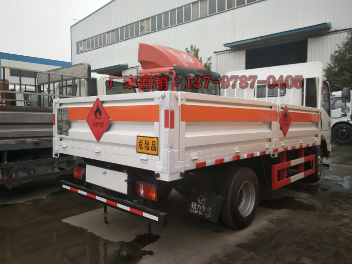 重汽豪沃氣瓶運輸車2.jpg