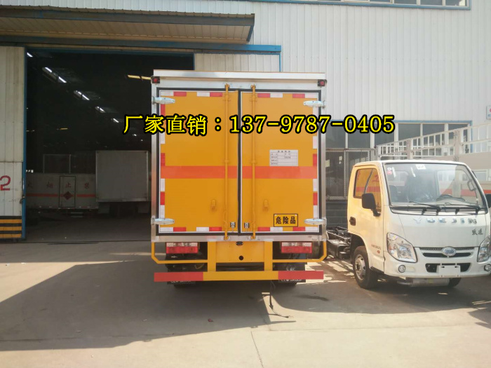 東風多利卡4米2危險品運輸車1.jpg