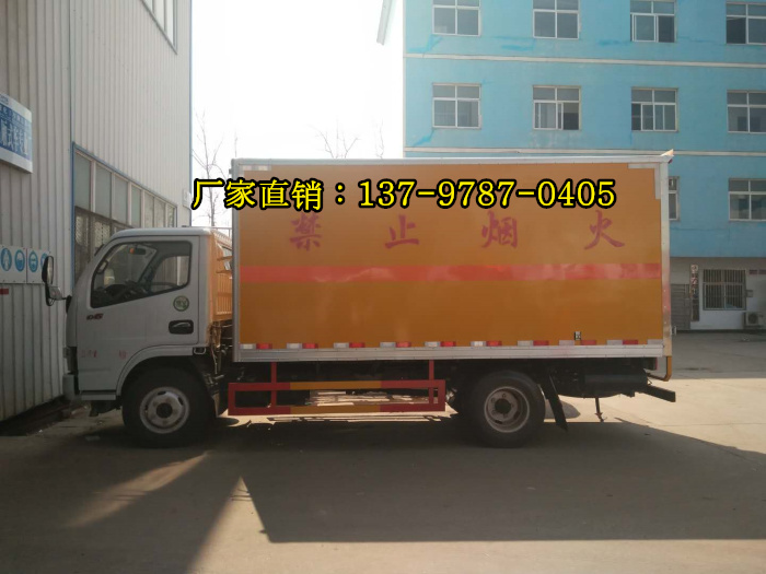 東風多利卡4米2危險品運輸車2.jpg